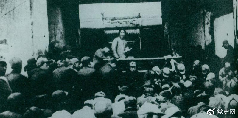 1935年12月27日，毛澤東在陜北瓦窯堡黨的活動(dòng)分子會(huì)議上作《論反對(duì)日本帝國(guó)主義的策略》報(bào)告。